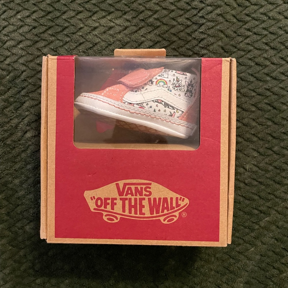 Baby girl crib shoe vans